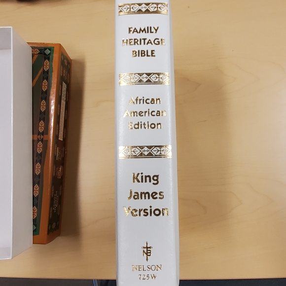 King James Version Bible - Picture 4 of 4